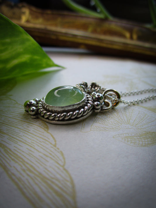 Pendente Sakura Queen con Prehenite