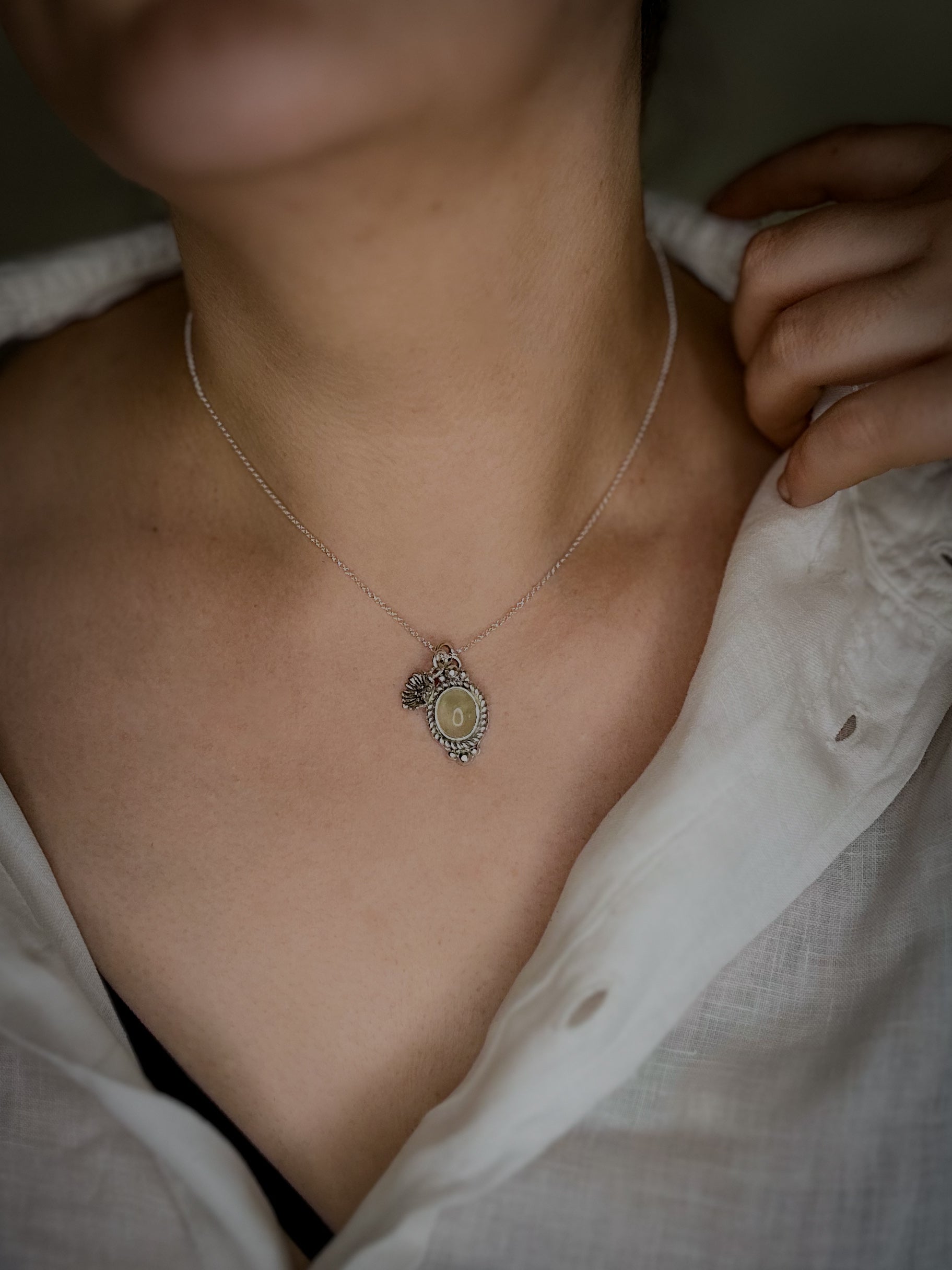 Pendente Sakura Queen con Prehenite